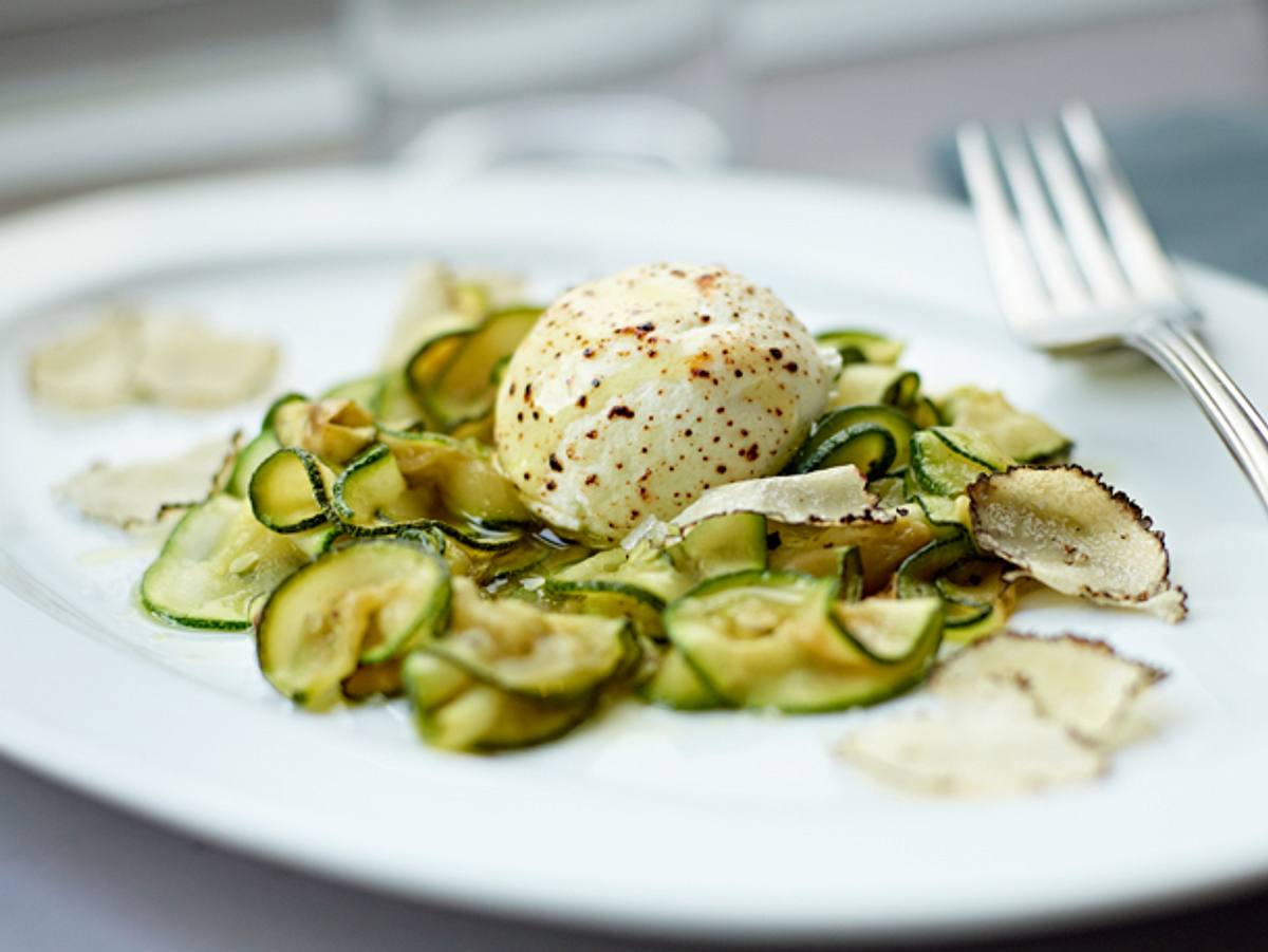 Ziegenkäse mit Zucchini und Sommertrüffeln