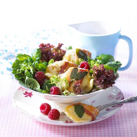 Ziegenkäse-Salat mit Himbeeren Rezept Ziegenkäse-Salat mit Himbeeren Rezept