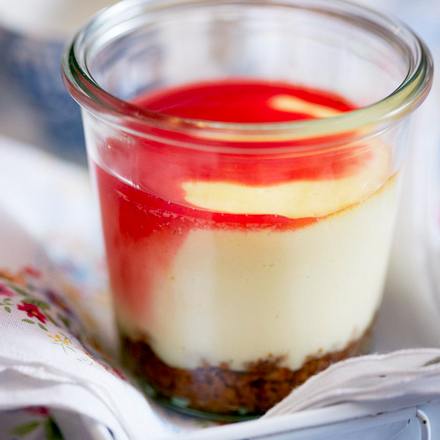 Ziegenkäsetörtchen mit Himbeersoße Rezept Ziegenkäsetörtchen mit Himbeersoße Rezept