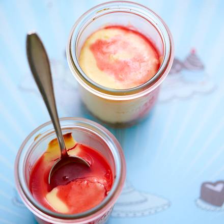 Ziegenkäsetörtchen mit Himbeersoße Rezept Ziegenkäsetörtchen mit Himbeersoße Rezept
