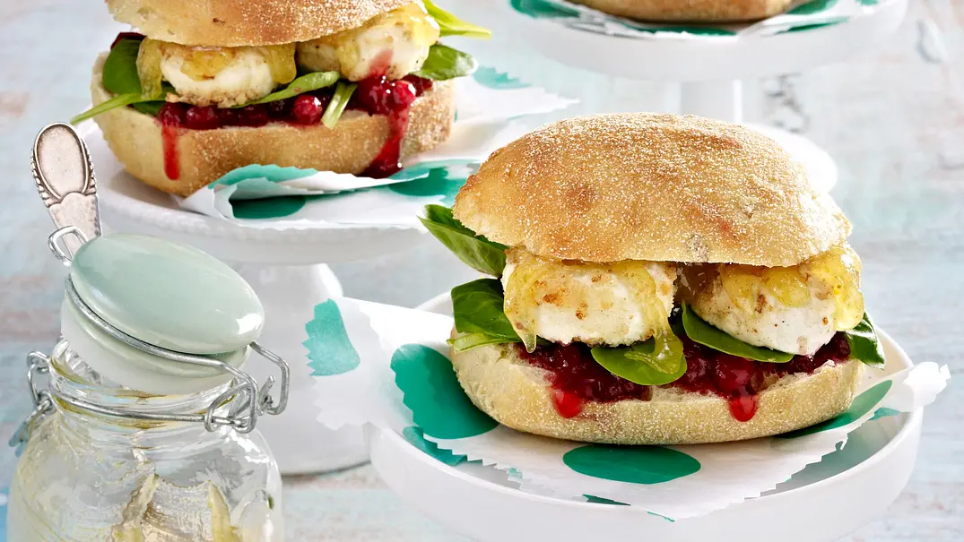 Ziegenkäse-Burger Rezept - Foto: LECKER @ Bauer Media Group Ziegenkäse-Burger Rezept - Foto: LECKER @ Bauer Media Group