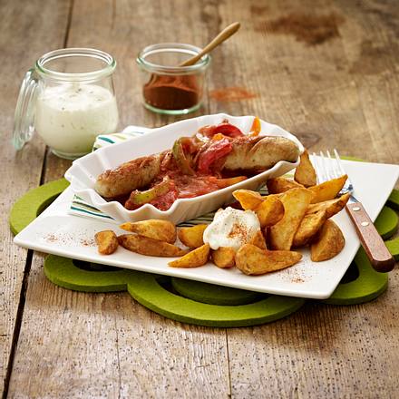 Zigeuner-Bratwurst mit Kartoffelecken Rezept Zigeuner-Bratwurst mit Kartoffelecken Rezept