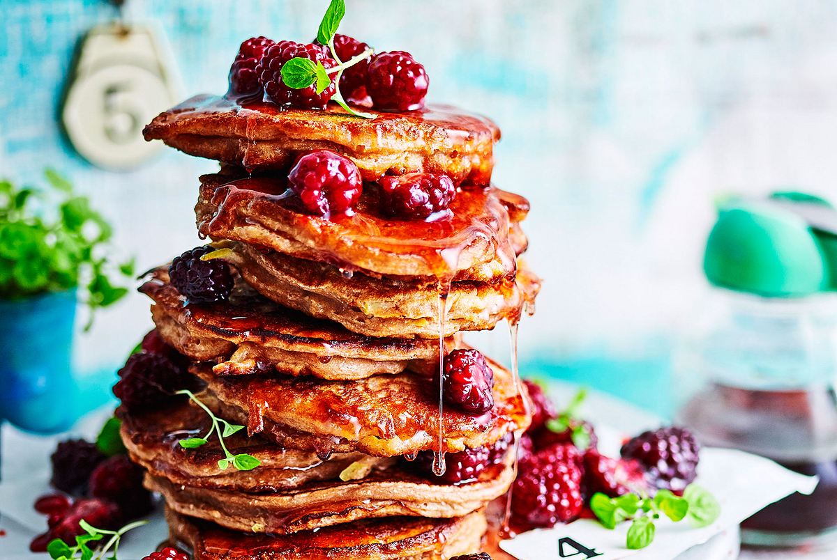 Zimt-Pancake-Turm mit Brombeerkompott Rezept