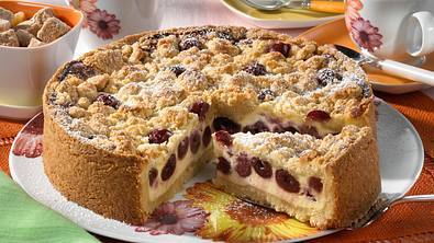Zimt-Streuselkuchen mit Quark-Kirsch-Creme Rezept - Foto: LECKER @ Bauer Media Group