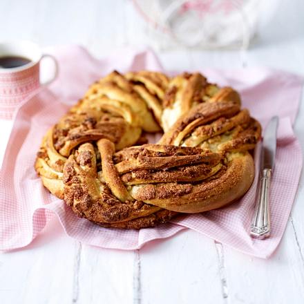 Zimt-Zucker-Kranz mit Marzipan Rezept