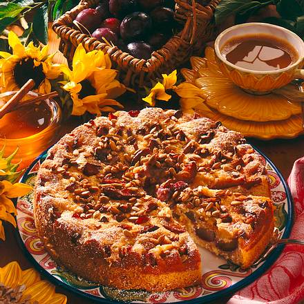 Zimtzwetschenkuchen mit kernigem Honigguss Rezept Zimtzwetschenkuchen mit kernigem Honigguss Rezept