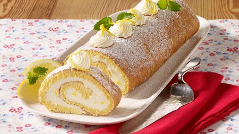 Zitronen-Biskuitrolle Rezept - Foto: House of Food / Bauer Food Experts KG