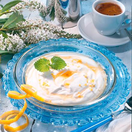 Zitronen-Joghurt mit Honig Rezept Zitronen-Joghurt mit Honig Rezept