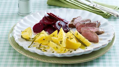 Zitronen-Kartoffeln aus dem Ofen mit Lammlachs Rezept - Foto: House of Food / Bauer Food Experts KG
