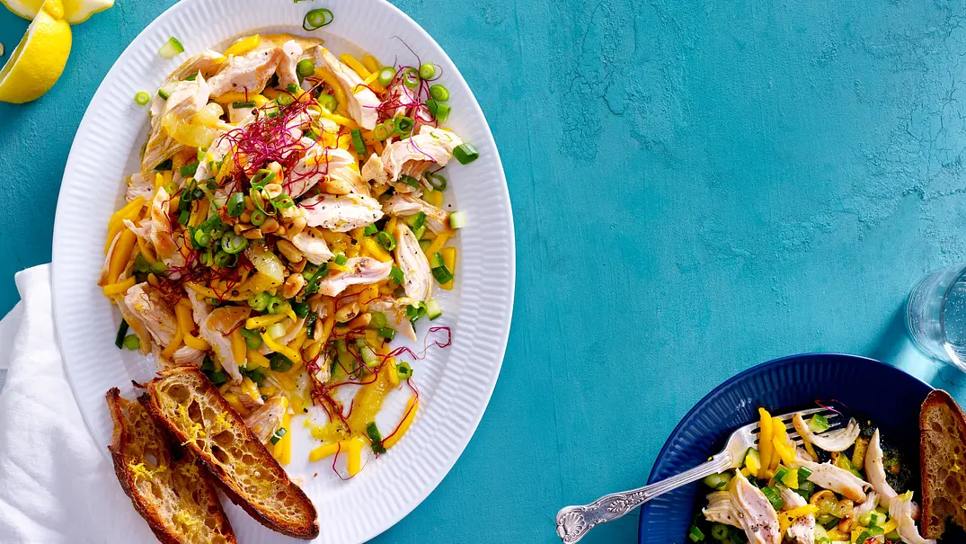 Zitronen-Mango-Hühnchensalat Rezept - Foto: LECKER @ Bauer Media Group Zitronen-Mango-Hühnchensalat Rezept - Foto: LECKER @ Bauer Media Group
