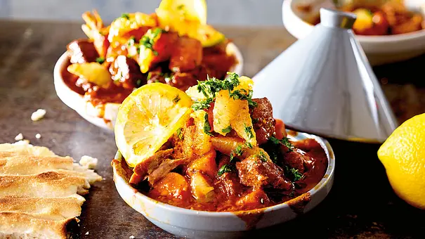 Zitronen-Rinderragout mit Möhren und Pastinaken Rezept - Foto: LECKER @ Bauer Media Group Zitronen-Rinderragout mit Möhren und Pastinaken Rezept - Foto: LECKER @ Bauer Media Group