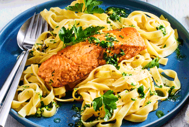 Zitronen-Tagliatelle mit Lachsfilet Rezept