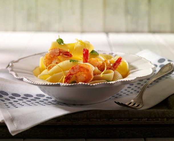 Zitronen-Vinaigrette mit Garnelen zu Muschelnudeln Rezept