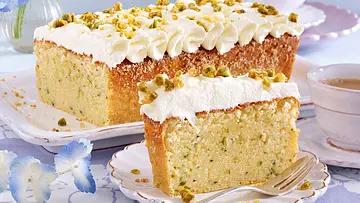 Zitronen-Zucchini-Kuchen Rezept - Foto: LECKER @ Bauer Media Group Zitronen-Zucchini-Kuchen Rezept - Foto: LECKER @ Bauer Media Group