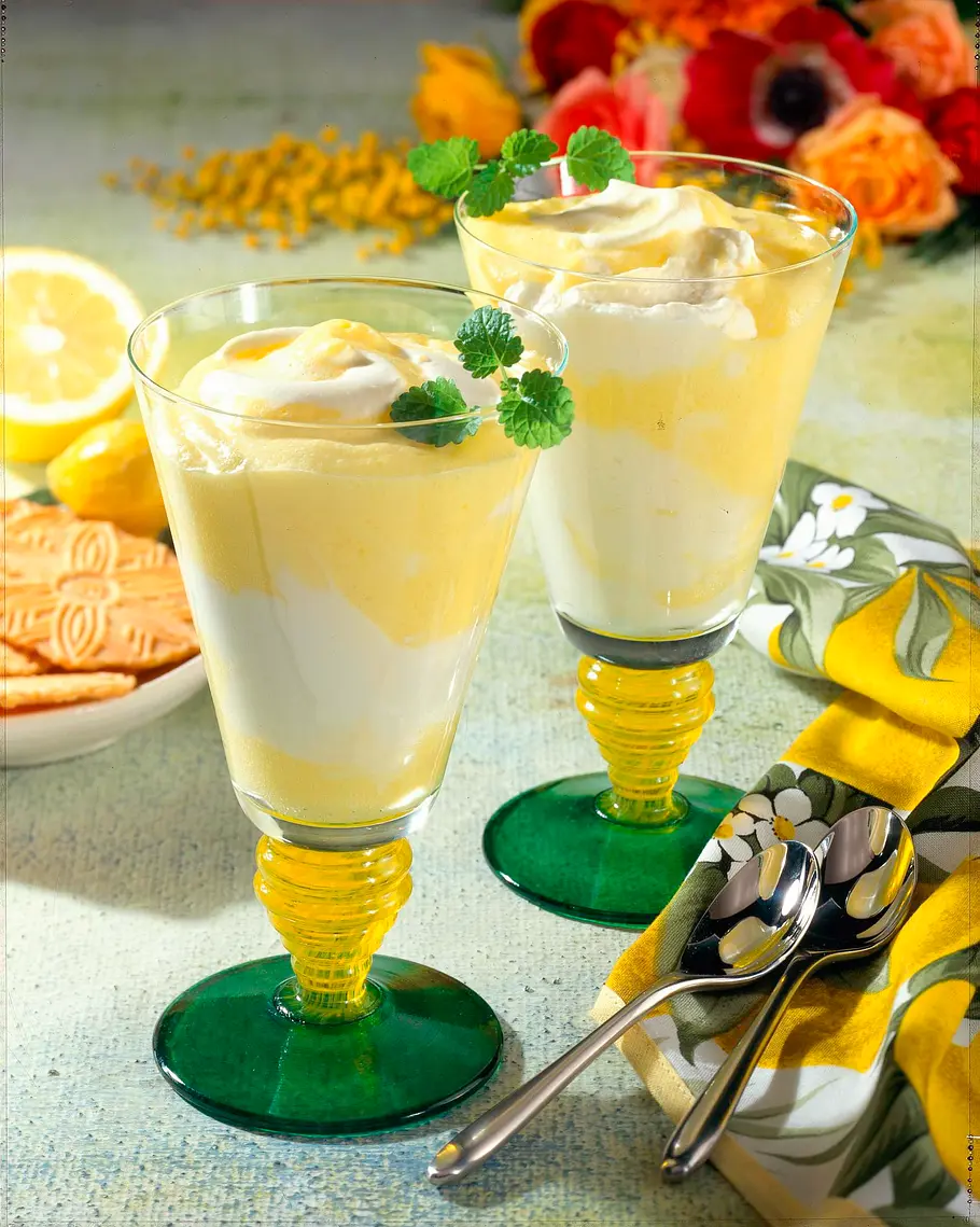 Zitronencreme mit Sahne Rezept Zitronencreme mit Sahne Rezept