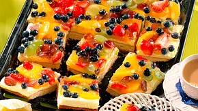 Zitronencreme-Obstkuchen vom Blech Rezept - Foto: LECKER @ Bauer Media Group Zitronencreme-Obstkuchen vom Blech Rezept - Foto: LECKER @ Bauer Media Group