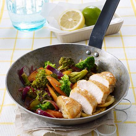 Zitronenhähnchen zu gebratenem Gemüse Rezept Zitronenhähnchen zu gebratenem Gemüse Rezept