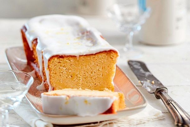 Zitronenkuchen mit Gin-Fizz-Glasur