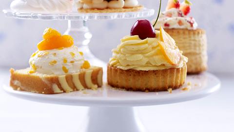 Zitronenkuchen mit Mandarinen-Quark Rezept - Foto: House of Food / Bauer Food Experts KG