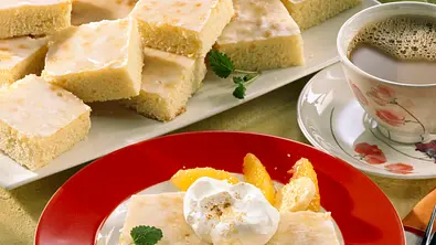 Zitronenkuchen mit Obstsalat (Becherkuchen) Rezept - Foto: LECKER @ Bauer Media Group