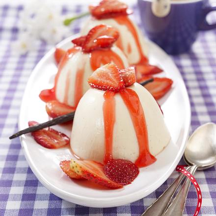 Zitronenlikörcreme mit Erdbeersoße Rezept
