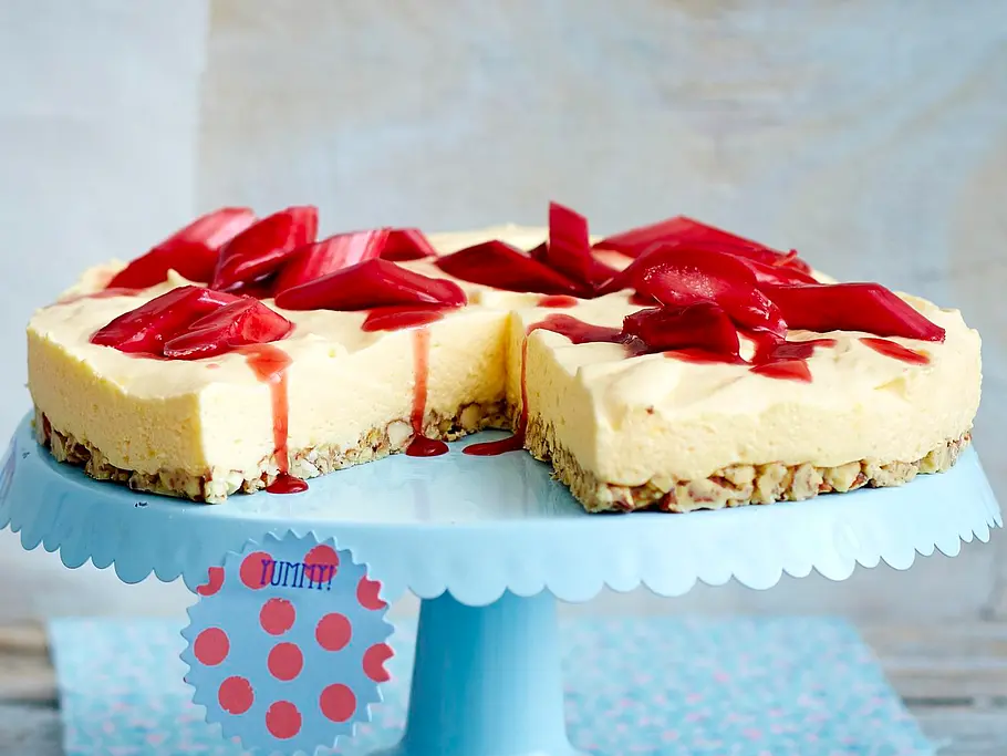 Zitronenmousse-Torte mit Rhabarber Rezept Zitronenmousse-Torte mit Rhabarber Rezept