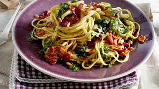 Zitronennudeln mit karamellisiertem Bacon Rezept - Foto: LECKER @ Bauer Media Group Zitronennudeln mit karamellisiertem Bacon Rezept - Foto: LECKER @ Bauer Media Group