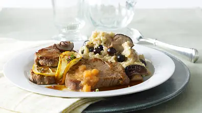 Zitronenschnitzel mit Blaubeer-Risotto Rezept - Foto: LECKER @ Bauer Media Group
