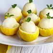 Leichte Desserts: Erfrischendes Zitronensorbetb - Foto: AdobeStock/alex-bayev