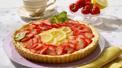 Zitronentarte mit Erdbeeren Rezept - Foto: LECKER @ Bauer Media Group