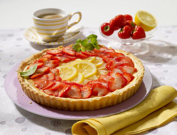 Zitronentarte mit Erdbeeren Rezept Zitronentarte mit Erdbeeren Rezept