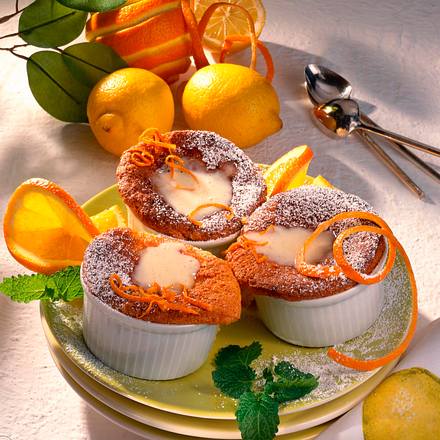 Zitronentörtchen mit Orangensoße Rezept Zitronentörtchen mit Orangensoße Rezept