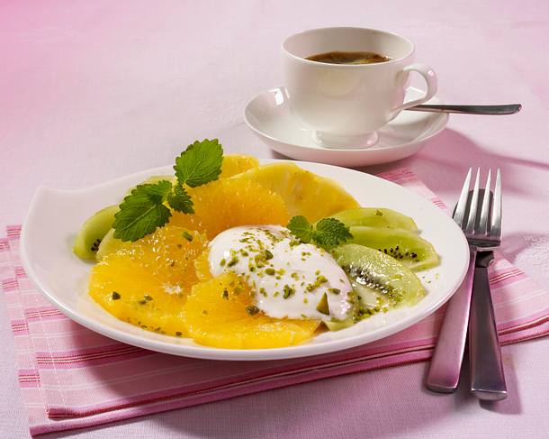 Zitrussalat mit Joghurtdip Rezept Zitrussalat mit Joghurtdip Rezept