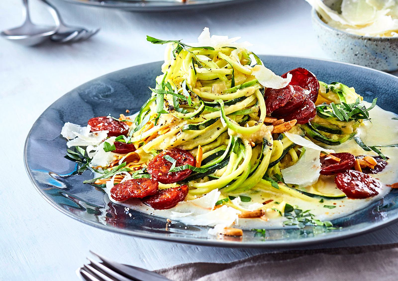 Zoodles alla Carbonara mit Chorizo und Mandeln Rezept LECKER