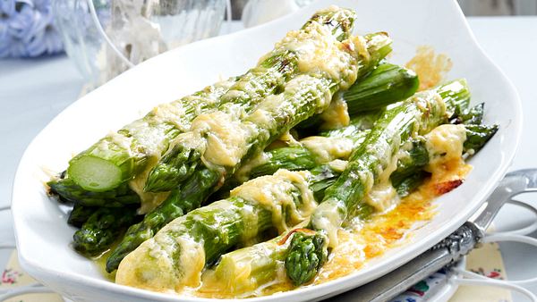 Spargel im Ofen zubereiten - Foto: House of Food / Bauer Food Experts KG