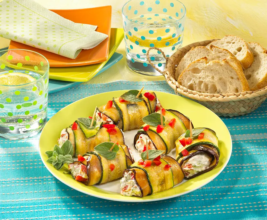 Zucchini-Auberginenröllchen mit Frischkäse Rezept Zucchini-Auberginenröllchen mit Frischkäse Rezept