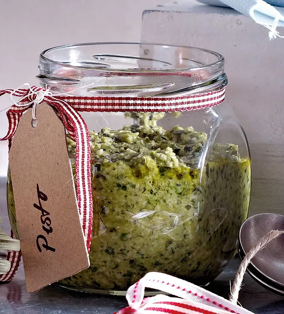 Zucchini-Basilikum-Pesto Rezept Zucchini-Basilikum-Pesto Rezept