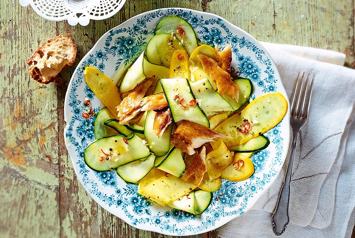 Zucchini-Carpaccio mit Räuchermakrele Rezept