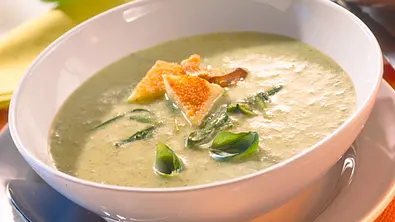 Zucchini-Cremesuppe Rezept - Foto: LECKER @ Bauer Media Group