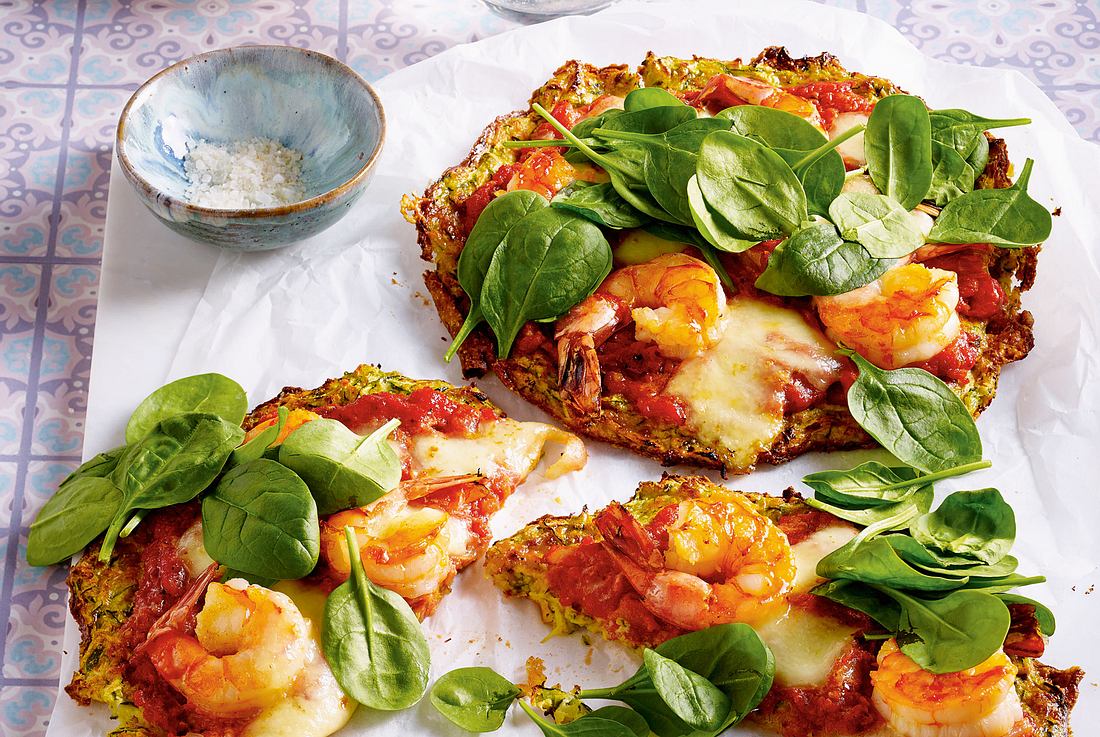 Zucchini-Crust-Pizza mit Knoblauchgarnelen Rezept
