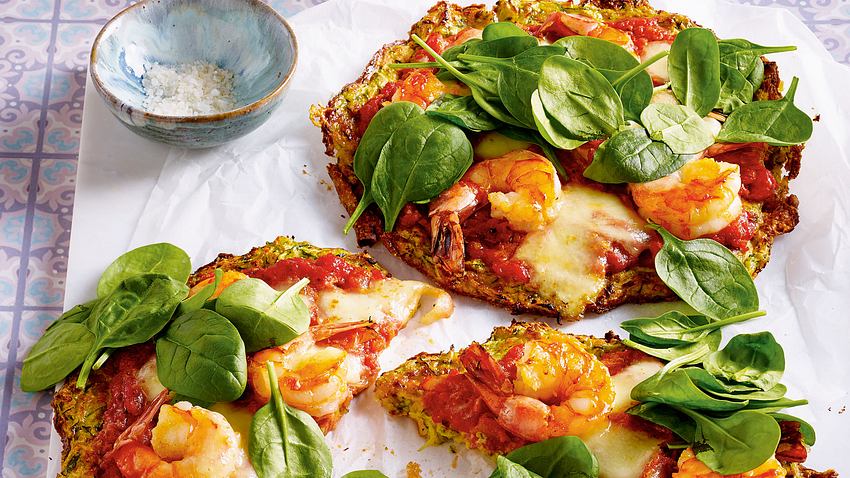 Zucchini-Crust-Pizza mit Knoblauchgarnelen Rezept - Foto: House of Food / Bauer Food Experts KG