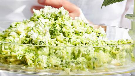 Zucchini-Feta-Salat Rezept - Foto: House of Food / Bauer Food Experts KG