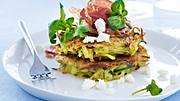 Zucchini-Fritters mit Feta, Pancetta und Brunnenkresse Rezept - Foto: House of Food / Bauer Food Experts KG