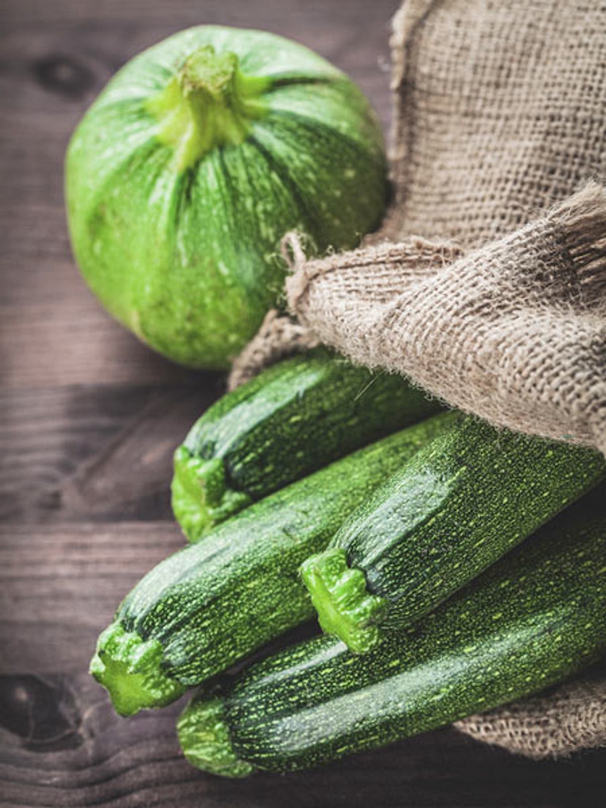 Zucchini - kalorienarmer Sommerkürbis - zucchini_h2_1