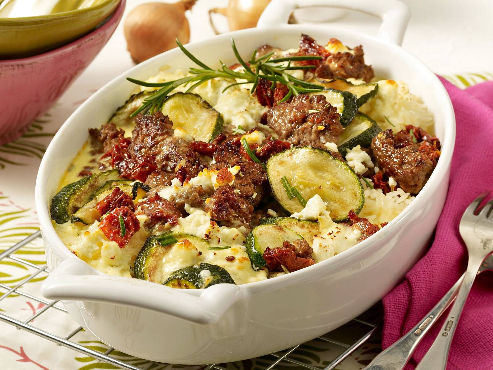 Zucchini-Hackfleisch-Auflauf mit Feta Rezept | LECKER