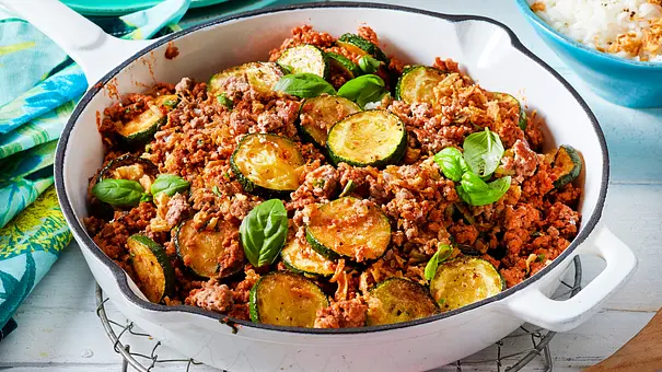 Zucchini-Hack-Pfanne Rezept - Foto: LECKER @ Bauer Media Group Zucchini-Hack-Pfanne Rezept - Foto: LECKER @ Bauer Media Group
