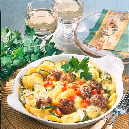 Zucchini-Kartoffel-Gratin mit Hackbällchen Rezept Zucchini-Kartoffel-Gratin mit Hackbällchen Rezept