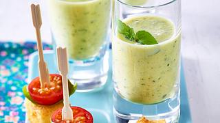 Zucchini-Lassi und panierte Fetawürfel mit Kirschtomaten und Basilikum Rezept - Foto: House of Food / Bauer Food Experts KG