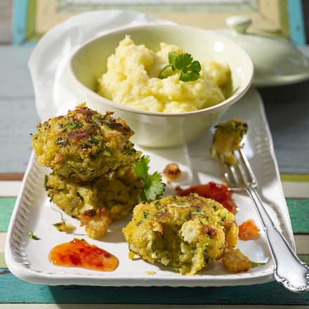 Zucchini-Mais-Küchlein zu Kartoffelpüree Rezept Zucchini-Mais-Küchlein zu Kartoffelpüree Rezept