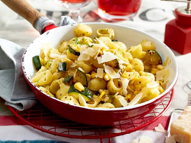 Zucchini-Mais-Nudeln Rezept Zucchini-Mais-Nudeln Rezept